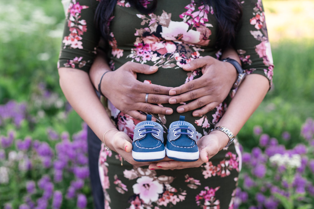 blue baby shoes couples maternity photo idea