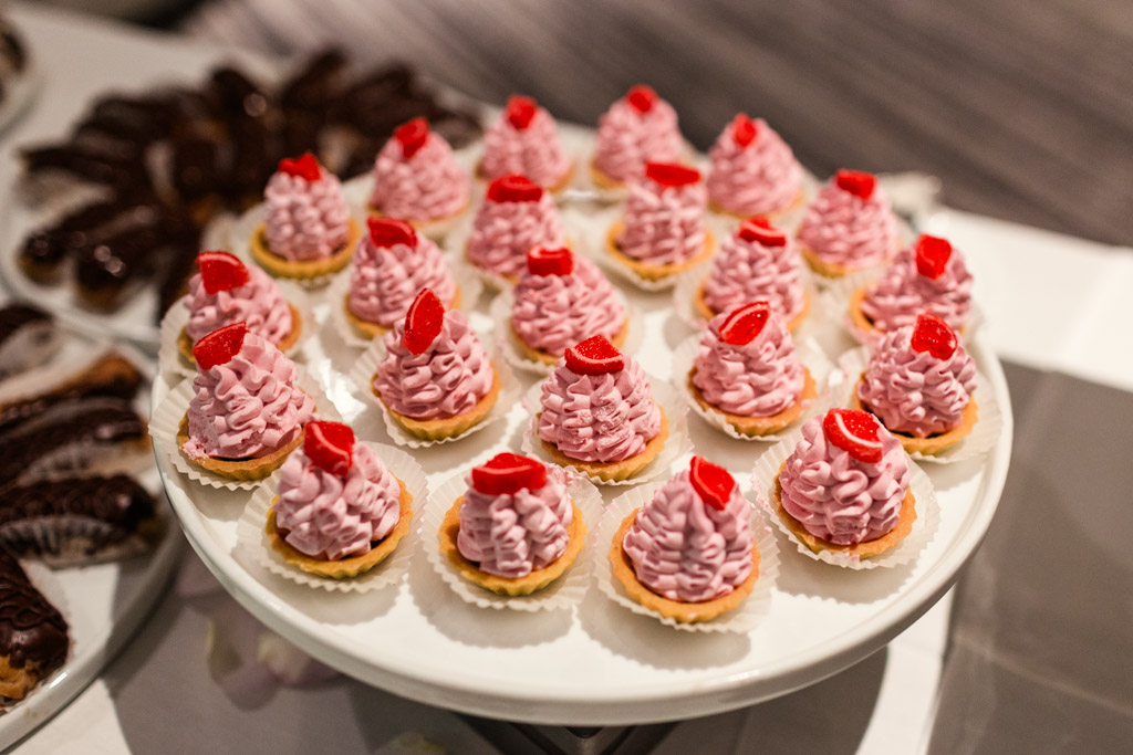 Mini raspberry cupcake wedding cake alternative at Loews Chicago hotel