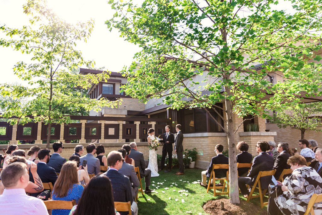 Outdoor Emil Bach House wedding ceremony in Chicago's Edgewater neighborhood