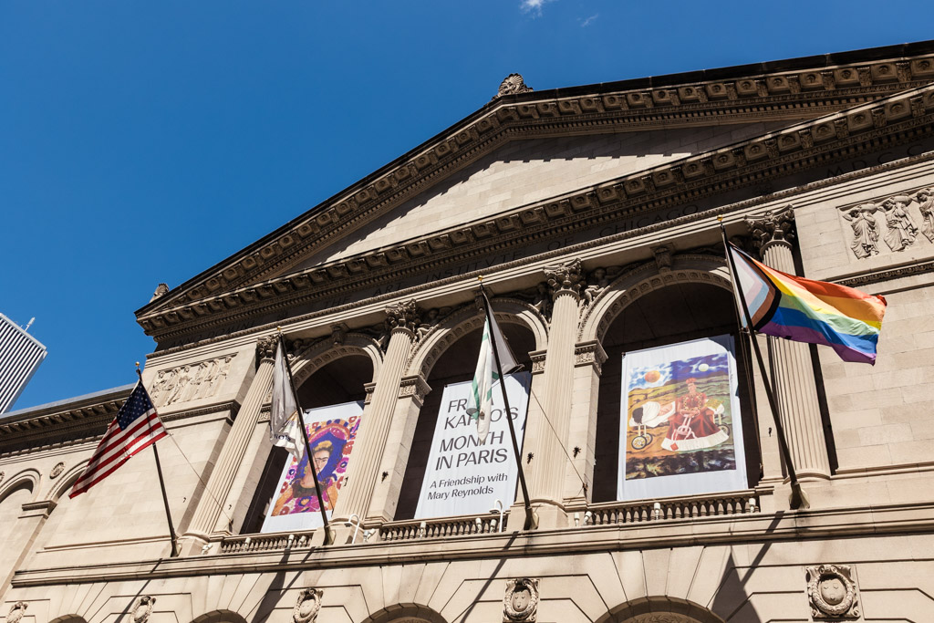 Facade of the Art Institute of Chicago under a blue sky