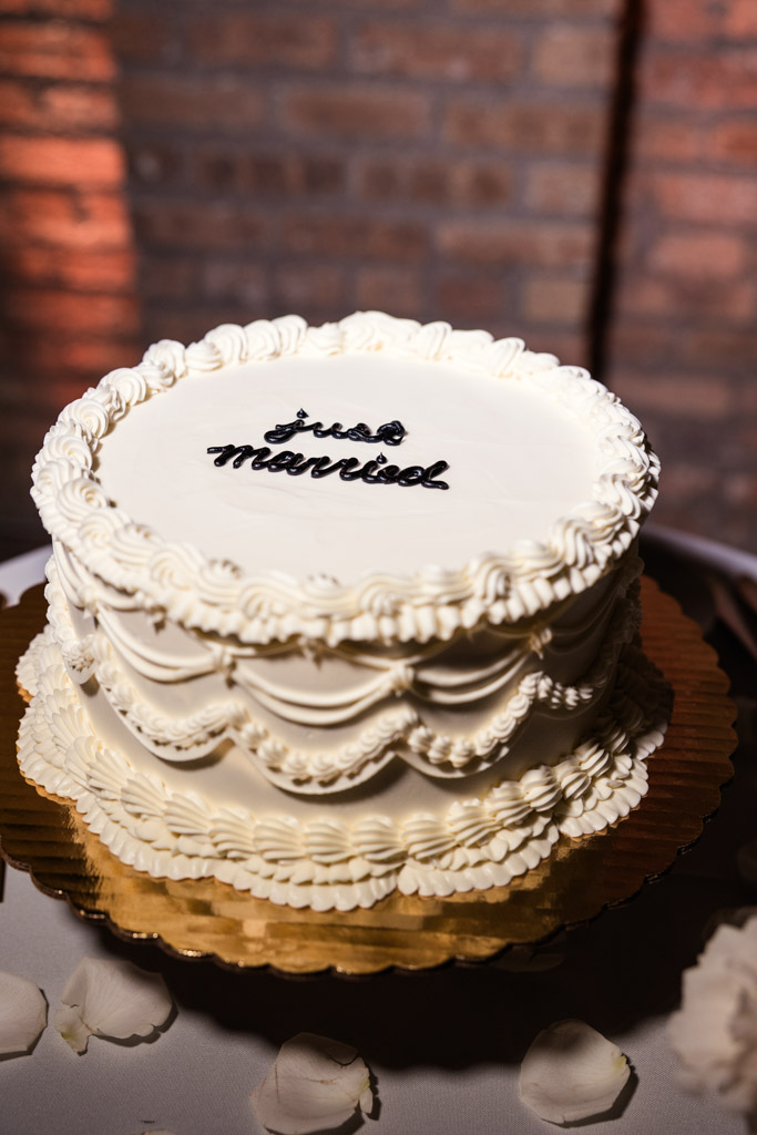 Round white cake with 